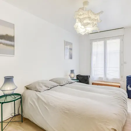 Cosy T2 A 100m De La Gare, Parking Gratuit, Wifi Fibre Pour 4 Personnes Saint-Cyr-lʼÉcole